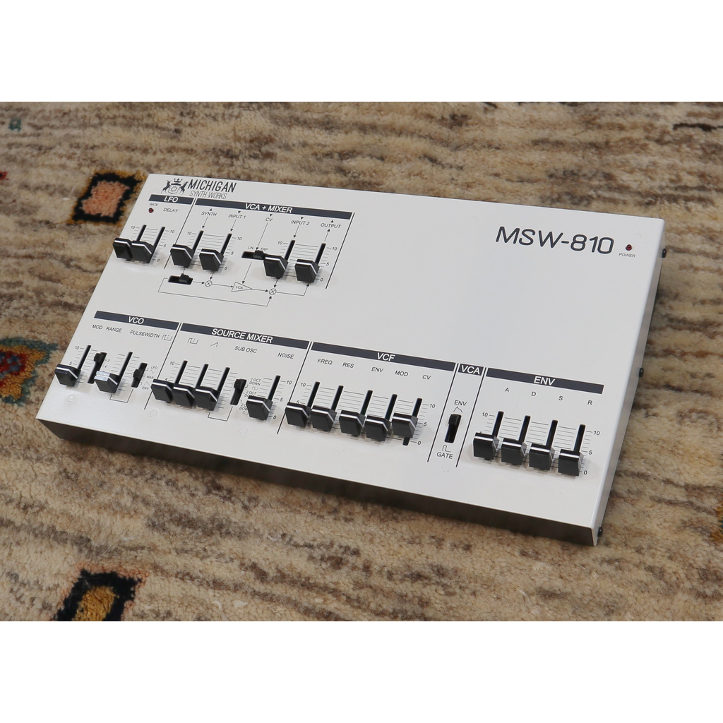 Monosynth analógico Michigan Synth Works MSW-810m, painel frontal