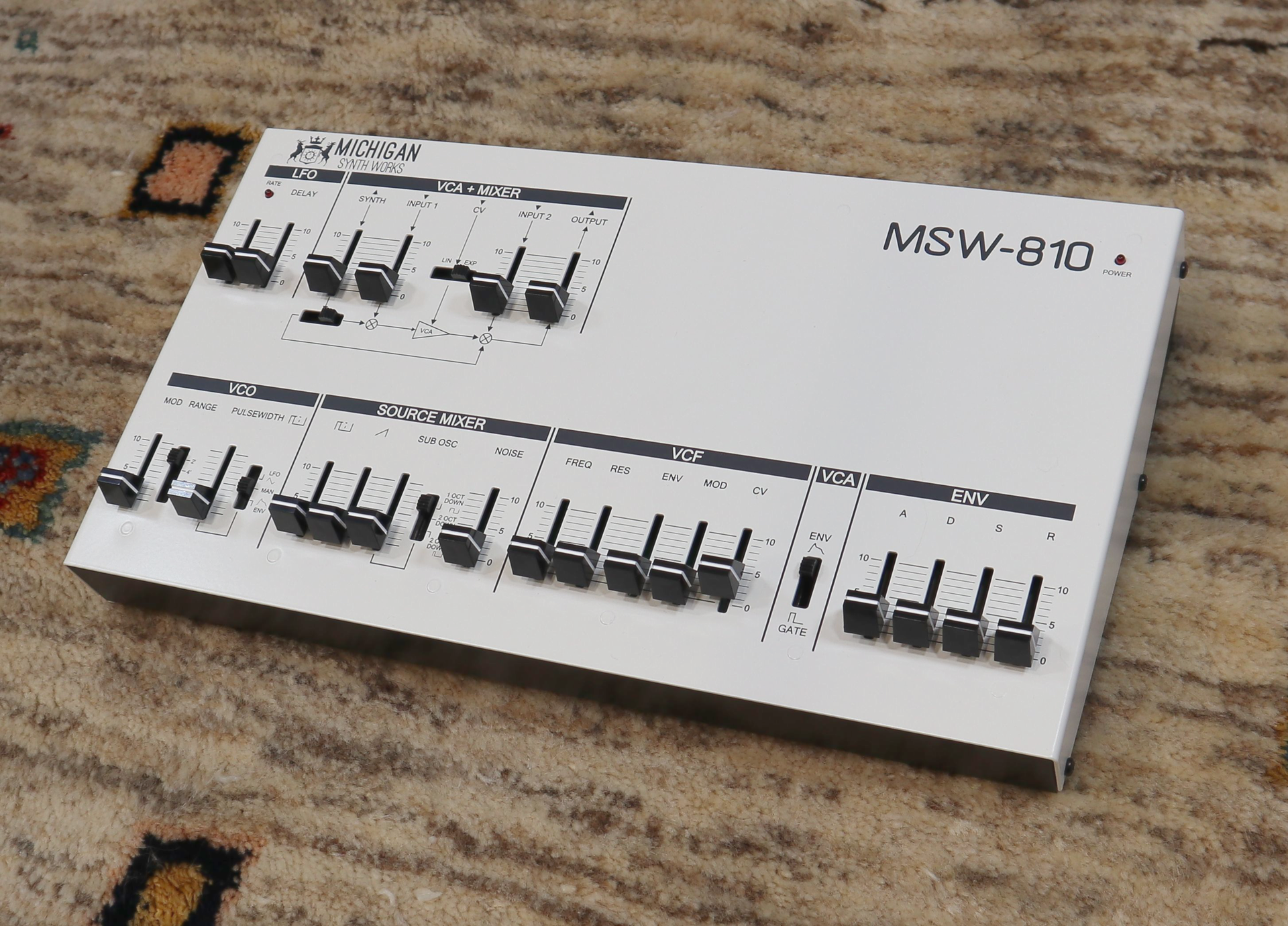 ゴンザエモン MSW-810m Analog Monosynth – Unz Unz
